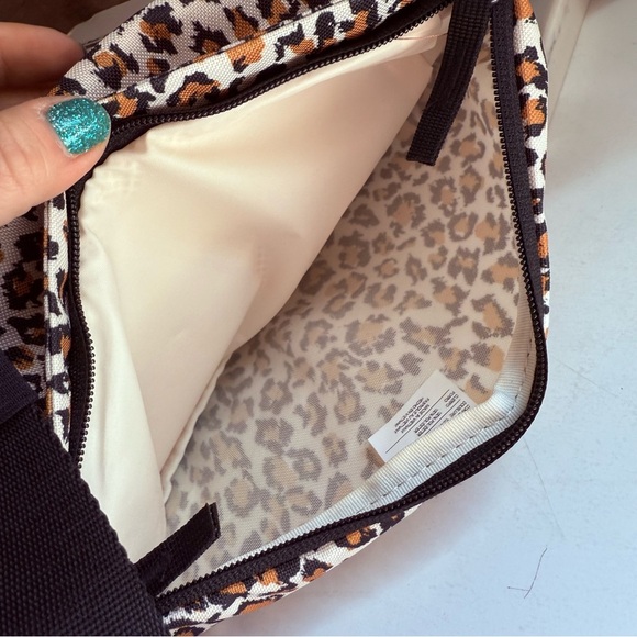 NWOT Nike Heritage Zip Hip Leopard Print Fanny Pack - Picture 3 of 5